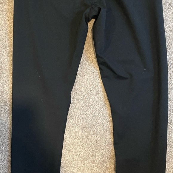 Demi Lovato x Fabletics cross cross pants - Picture 5 of 6